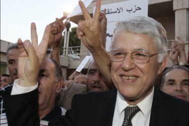 afp - (FILES) Supporters of Moroccan nationalist party Istiqlal greet Abbas El Fassi (C), party's secretary general at the headquarters in Rabat 09 September 2007