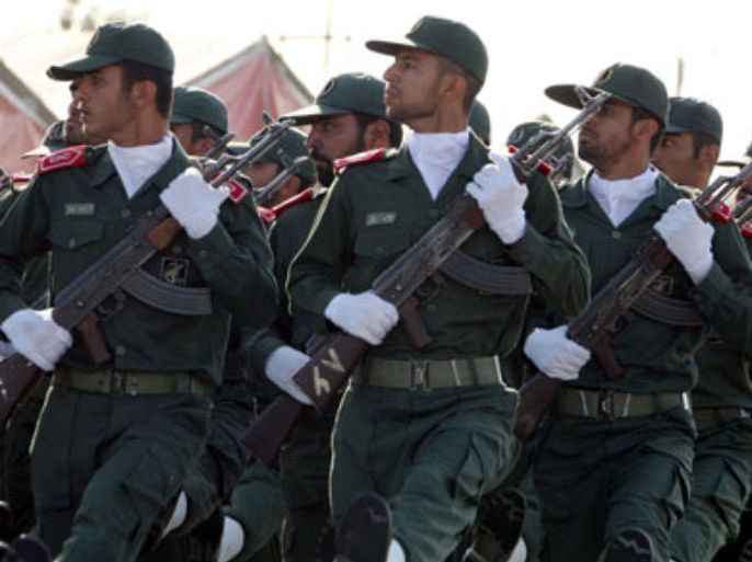 AFP/ Soldiers of Iran's elite Revolutionary Guards march during an annual military parade to mark Iran's eight-year war with Iraq in the capital Tehran, 22 September 2007.