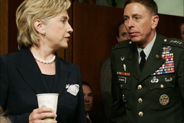 r_U.S. Army General David Petraeus (R), the top commander of U.S. forces in Iraq, talks with U.S. Senator and presidential candidate Hillary Clinton (D-NY) as