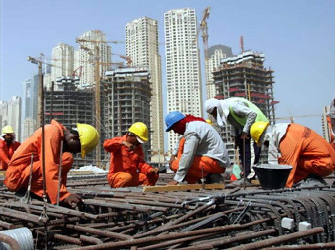 AFP/ Asian workers are seen working at a construction site in the Gulf emirate of Dubai, 05 September 2007. The departure of tens of thousands of illegal foreign workers from the United Arab Emirates under an amnesty offer has led to a shortage of labour in the country's booming construction sector.