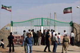 Pedestrians wait at the closed gates on the Iraqi side of the Iraq-Iran border crossing of Haj Omran, in the Iraqi Kurdistan, 07 October 2007