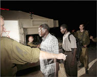 إسرائيل تقول إنها تسعى للحد من تدفق المتسللين الأفارقة عبر حدود مصر (رويترز-أرشيف)