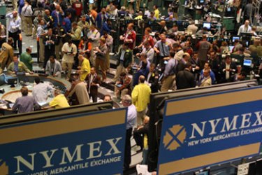 Traders work 15 October 2007 at the New York Mercantile Exchange in New York. Crude oil topped 85.00 USD in the face of heightened tensions between Turkey and Kurdish rebels in the northern region of crude producer Iraq