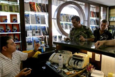 UN peacekeeping soldiers shop at a mobile phone shop, at the old market in the ancient city of Tyre in south Lebanon, 05 October 2007