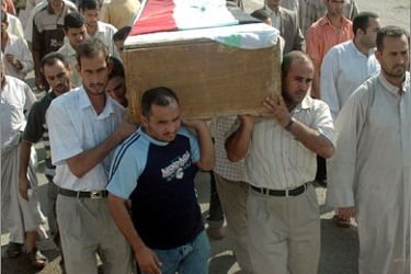 epa01153392 Iraqis carry the coffin of Ahmed Khalil who works as adviser to Iraq's Sunni National Accordance Front leader Adnan al-Dulaimi during a funeral in baghdad
