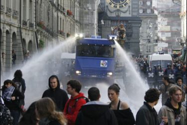 r/Swiss riot police use a water cannons to disperse a demonstration against the Swiss Peoples Party election campaign in Bern October 6, 2007