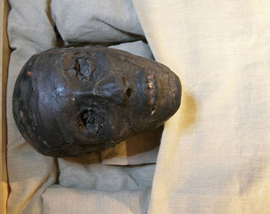 وجه الفرعون الشاب توت عنخ آمون (رويترز)