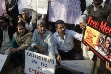 Pakistani journalists hold a protest outside Geo's office in Islamabad November 17, 2007.