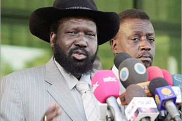 AFP / South Sudan leader and First Vice President Salva Kiir (L) speaks during a press conference in Khartoum, 04 November 2007. Kiir said today he would travel to the United
