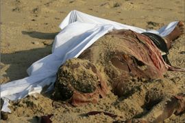 REUTERS/A body of an African would-be migrant is laid at the beach of Mayfaa Hijr in southeastern Yemen November 30, 2007. About 80