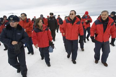United Nations Secretary-General Ban Ki-Moon (C) along with his delegation are accompanied on his visit to King George Island, Antarctica November 9, 2007-ر
