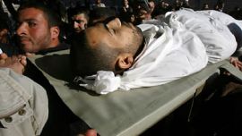 Palestinian mourners carry the body of Mosaab al-Jaber during his funeral in Jabalia refugee camp in the northern Gaza Strip, 26 November 2007-ف