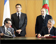 زيارة ساركوزي أثمرت التوقيع على عدة اتفاقيات أبرزها الاتفاق النووي السلمي (رويترز)