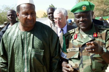 Chairman of the African Union Commission Alpha Oumar Konare (L) talks to the force commander of the African Union Mission in the Sudan (AMIS) Martin Luther Agwai (R)