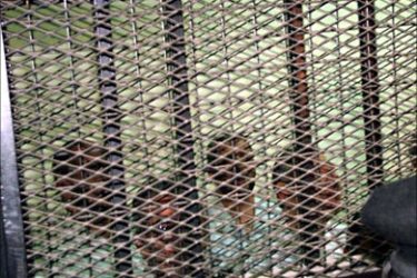 معتقلون اسلاميون خلف القضبان
