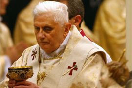 afp - Benedict XVI celebrates the midnight mass in St Peter's Basilica 24 December 2007. The 80-year-old pontiff kicked off Christmas festivities