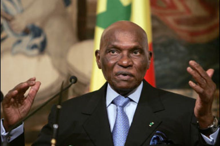 F/Senegal's President Abdoulaye Wade talks during a joint press conference with Italian Prime Minister Romano Prodi (not pictured) prior to their meeting in Rome's Palazzo Chigi, 06 December 2007. Wade and Prodi signed 06 December a collaboration memorandum on the fight against illegal immigration. AFP PHOTO / Filippo MONTEFORTE