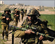 قوات الاحتلال الإسرائيلي تقرر إغلاق كافة معابر قطاع غزة (الفرنسية)