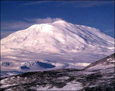 البركان والاحترار العالمي ساهما في سرعة إذابة القطب الجنوبي (الجزيرة نت)