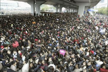 r - Stranded train passengers wait to enter the Guangzhou Railway Station, Guangdong province January 31, 2008. China has turned its battle against brutal winter weather into