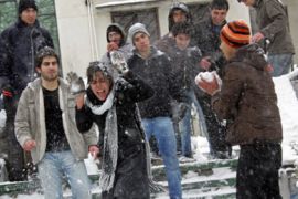 AFP/ Iranian boys throw snowballs at a passing girl at Saei park in Tehran, 06 January 2008