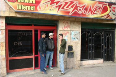 f/Egyptian youth stand outside an internet cafe during disruption of the internet service in Cairo, 31 January 2008.