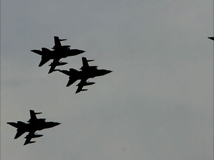 ف-Tornado warplanes fly over the Saudi capital Riyadh during an airforce military exercise, 19 January 2008.