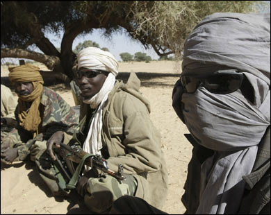 النزاع في دارفور أدى لمقتل وتشريد مئات الأشخاص (رويترز-أرشيف) 