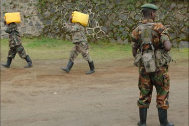 f_Soldiers loyal to dissident general Laurent Nkunda carry water at a mountain base on February 7, 2008 in Kirolirwe, 50km north west of the provincial capital Goma.