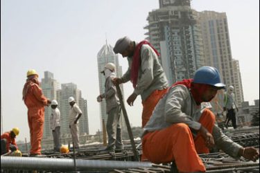 AFP PHOTO/TO GO WITH AFP STORY BY LAITH ABOU-RAGHEB: Foreign labourers work at a construction site in the Gulf emirate of Dubai on February 14, 2008.