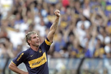 Boca Juniors' Martin Palermo celebrates after he scored a goal against Argentinos Juniors in their Argentine First Division soccer match at La Bombonera stadium in Buenos Aires February 17, 2008. REUTERS/Marcos Brindicci