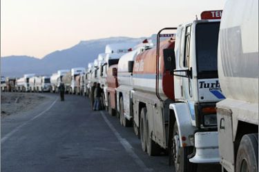 REUTERS/Turkish trucks and tankers, shuttling between Turkey and Iraq, queue on a road leading to the Habur border gate in southeastern Turkey