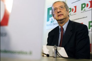 REUTERS/Rome's Mayor Walter Veltroni, leader of Italy's Democratic Party, speaks to reporters in Rome February 6, 2008.