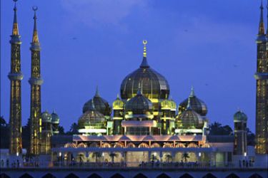 r_Masjid Kristal, the Crystal Mosque, is pictured during dusk at the Islamic Heritage Park on Wan Man Island in Kuala Terengganu, Malaysia February 9, 2008