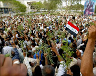 
أنصار الصدر تظاهروا في النجف للمطالبة  بإطلاق المعتقلين (الفرنسية) أنصار الصدر تظاهروا في النجف للمطالبة  بإطلاق المعتقلين (الفرنسية) 