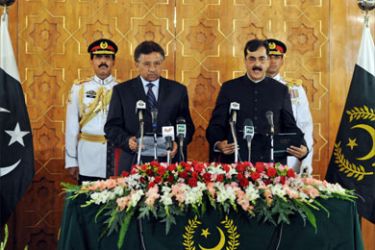 Pakistani President Pervez Musharraf (2L) administrates the oath to newly elected Pakistani Prime Minister Yousuf Raza Gilani during the oath taking ceremony at the President Palace in Islamabad on March 25, 2008