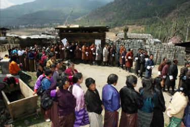 Bhutanese voters line up to cast their votes outside a polling station in Kabesa,on the outskirts of Thimphu on March 24, 2008.