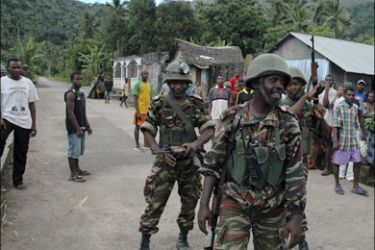 r : Comorian commandos patrol the streets of Anjouan island, March 26, 2008. Comorian rebel leader Mohamed Bacar has fled to the French-run Indian Ocean island of