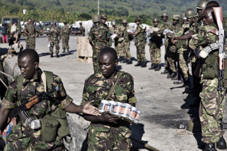 Tanzanian African Union (AU) troops disembark in the port of Fomboni, the capital of Moheli, on 20 March 2008.
