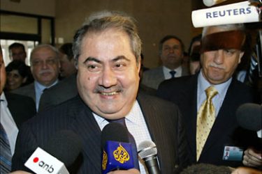 f_Iraqi Foreign Minister Hoshyar Zebari speaks to the press upon arrival at a hotel in Damascus on March 26, 2008. Egypt will send only a low-level delegation to this week's
