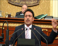 أحمد أبو بركة دعا للتركيز على ما سماها تجاوزات الحكومة (الجزيرة نت-أرشيف)