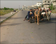 أهل غزة عادوا للوسائل القديمة في النقل في ضوء نقص الوقود (الجزيرة نت)