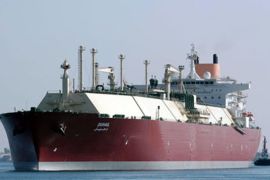 afp : Qatari Liquefied Natural Gas (LNG) carrier "Duhail" passes through the Suez Canal near the Egyptian port city of Ismailia on April 1, 2008. The vessel has a capacity of