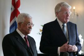 A handout picture by Palestinian Authority Press Office shows Iceland's President Olafur Ragnar Grimsson (R) and Palestinian president Mahmud Abbas during a meeting on April 22, 2008