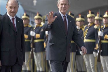 AFP US President George W. Bush (R) gestures next to Romanian President Traian Basescu (L) as they take part in a welcoming