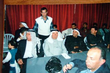 بعض شيوخ دير ياسين في حفل إحياء ذكرى المزرة العام الماضي في رام الله