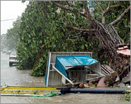صورة التقطت السبت لأحد أحياء يانغون حيث قتل الإعصار 240 على الأقل (الفرنسية)