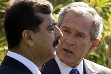 US President George W. Bush (R) speaks with Pakistani Prime Minister Yousuf Raza Gilani (L) after a bilateral meeting at the Hyatt Regency in Sharm el-Sheikh on May 18, 2008