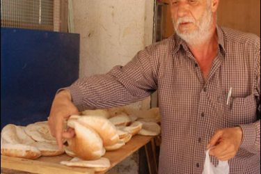 الحملة تطالب الحكومة بدعم المنتجات الأساسية ومنها الطحين والخبز