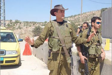 حاجز الـ17 الذي فتحته إسرائيل قبل أيام شمال نابلس- إسرائيل تدعي أنها تزيل حواجز أمام رايس وغيرها- الجزيرة نت